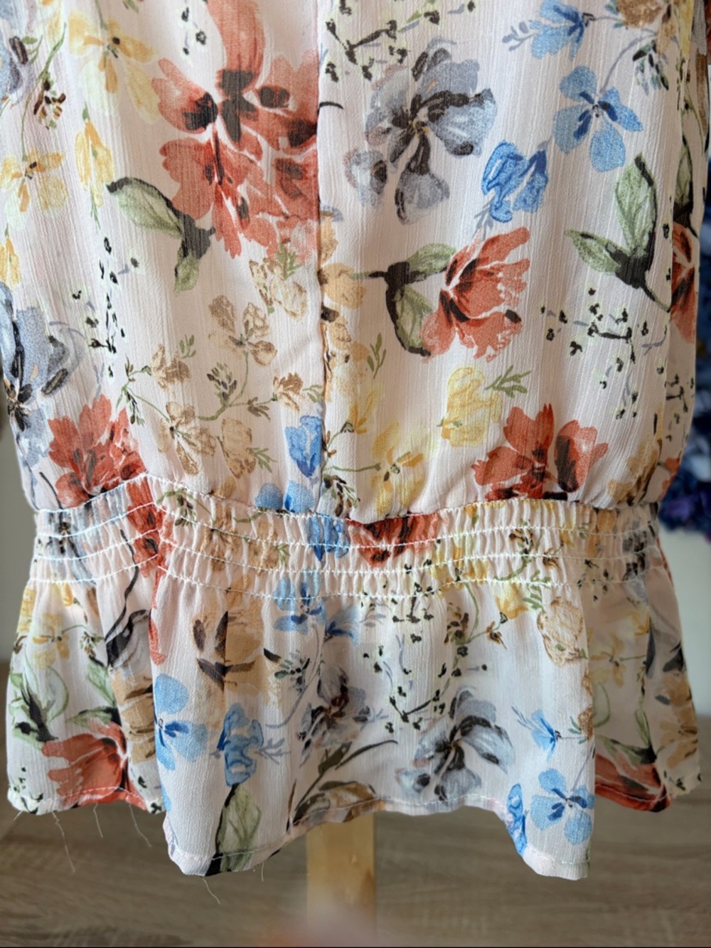 Olivaceous Sheer Chiffon Puff Elastic sleeve and waist blouse - Picture 5 of 10